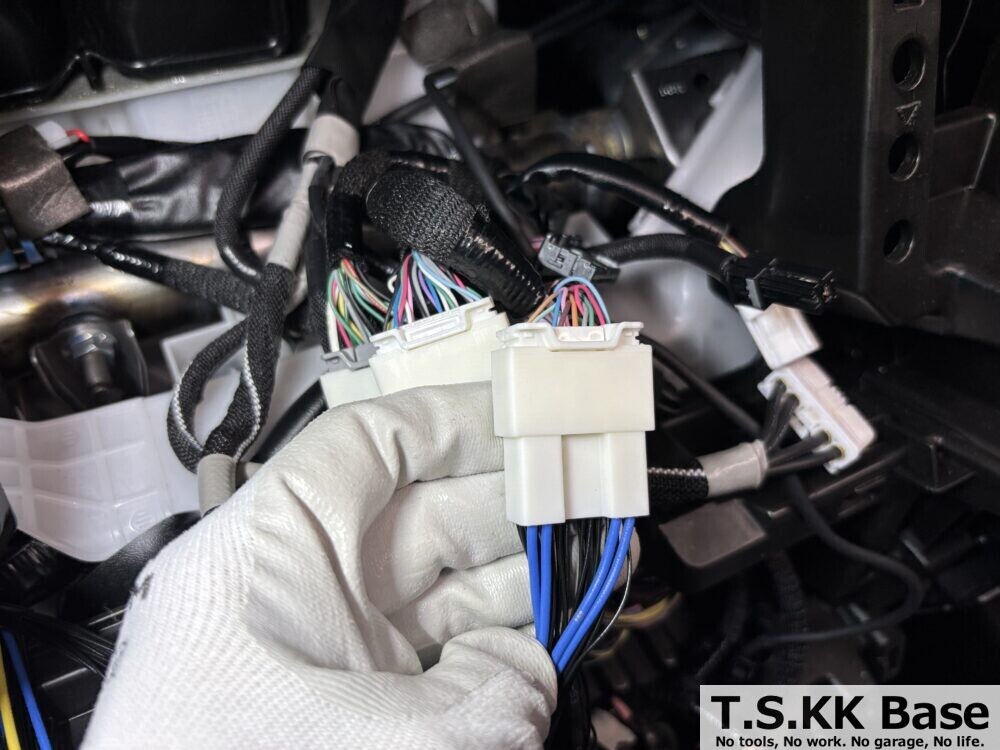 オーディオ取付部のメインハーネス確認後