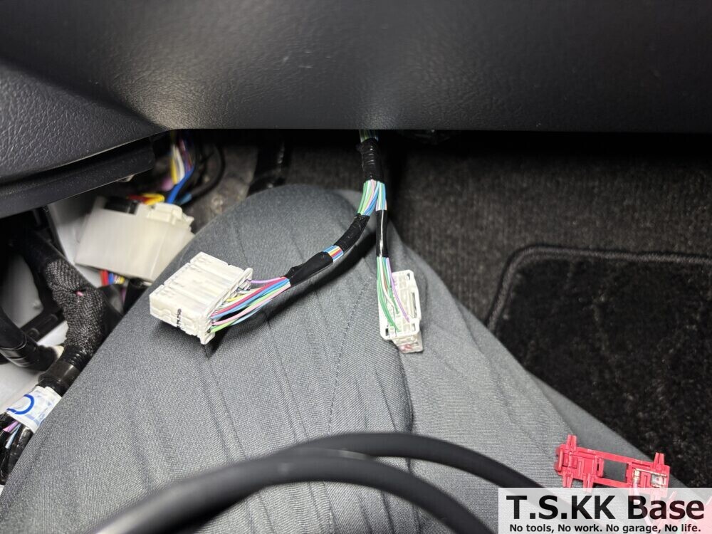 取り外したG63・G62コネクターと切断したエレクトロタップ