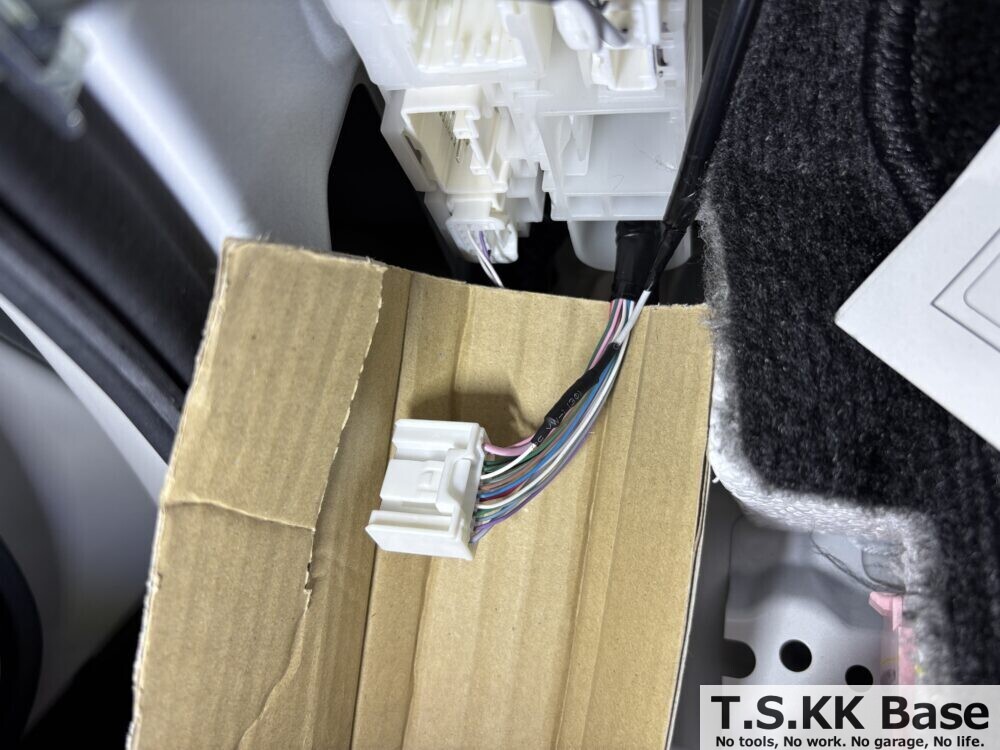 GK2コネクターの結線作業
