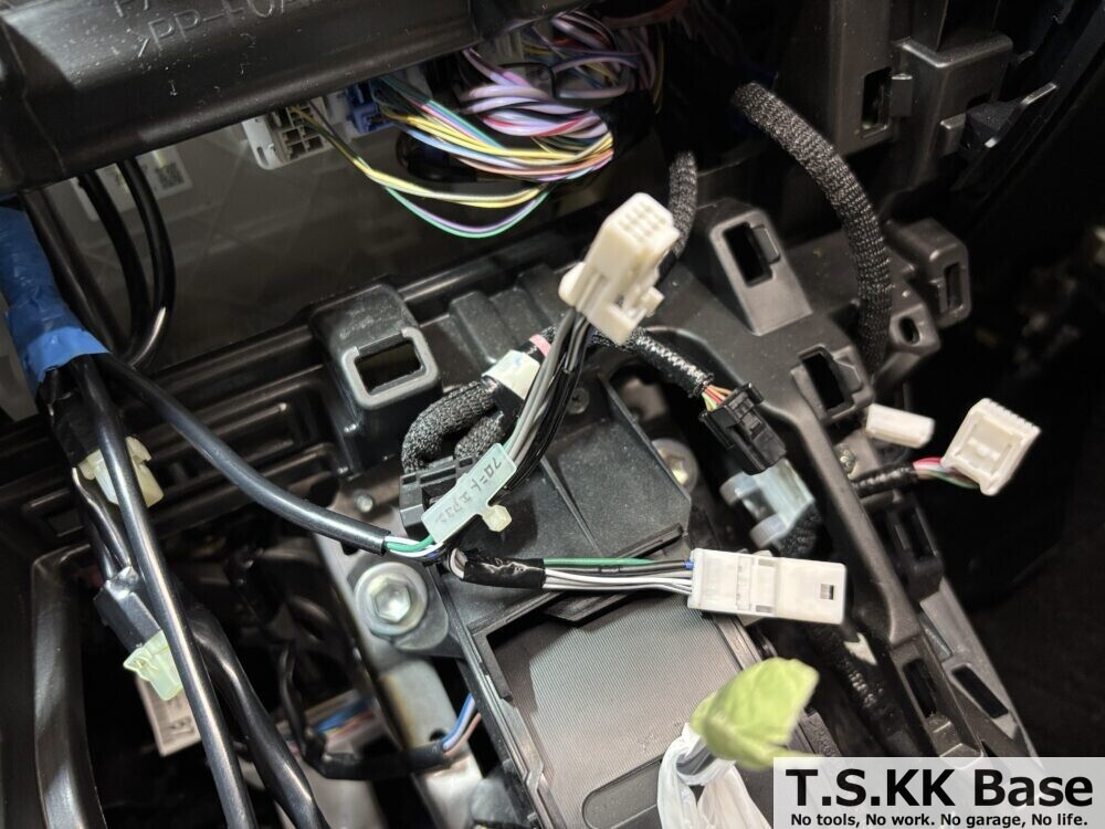 各車両コネクターへの配線