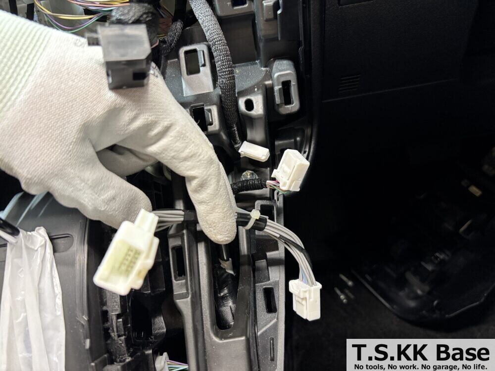 車両連携ユニットコネクターの配線